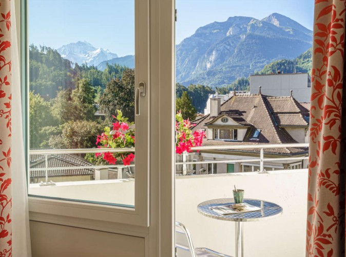 026_Bernerhof_Zimmer_Aussicht_Schoene Aussichten Touristik